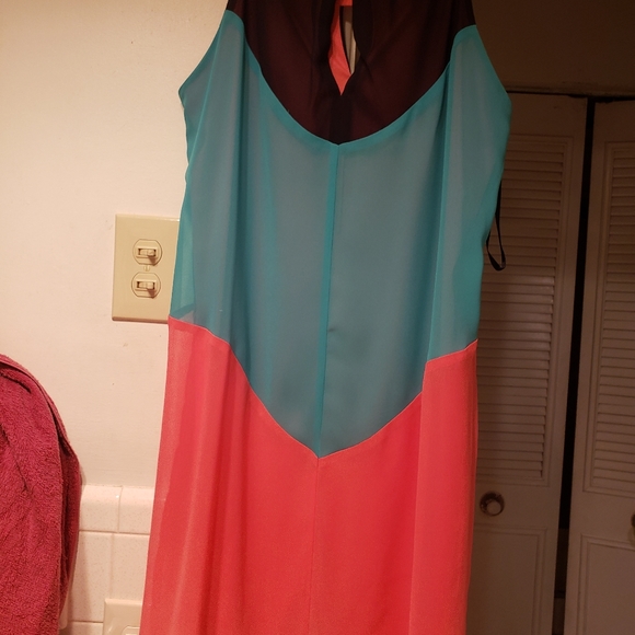 Enforce Studio Sleeveless Dress - Picture 5 of 14